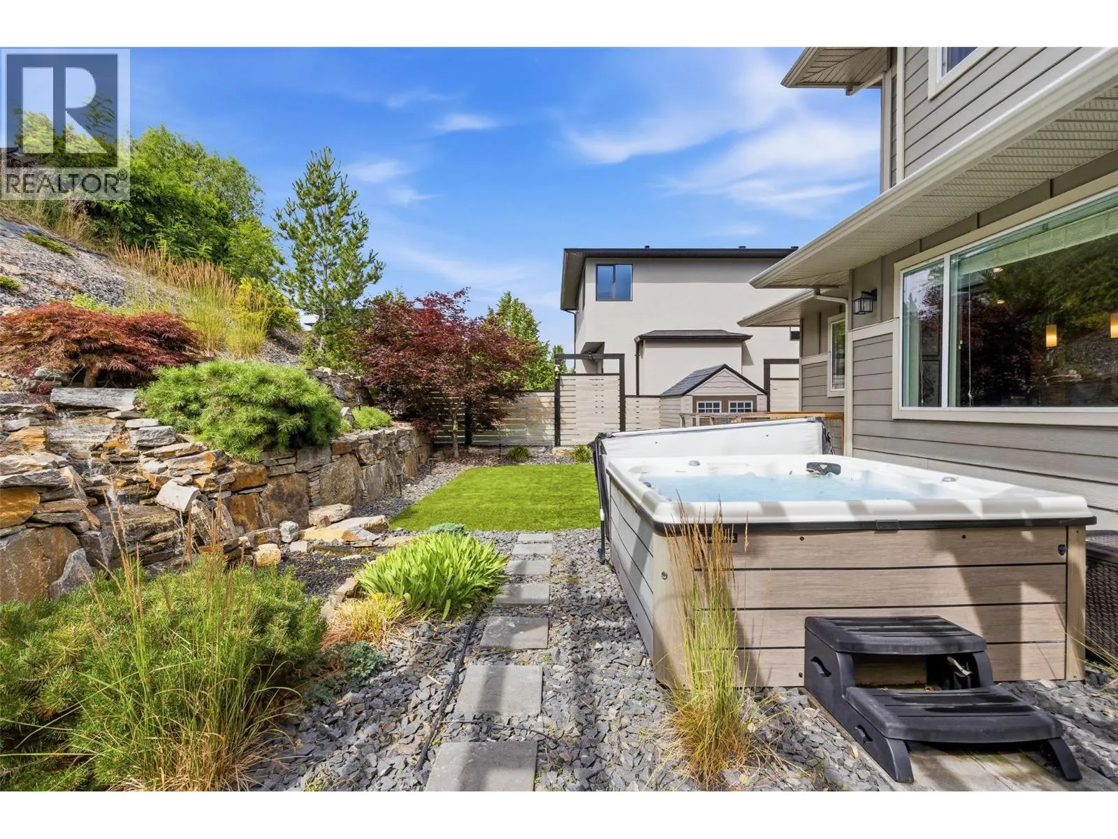 453 Lakepointe Drive