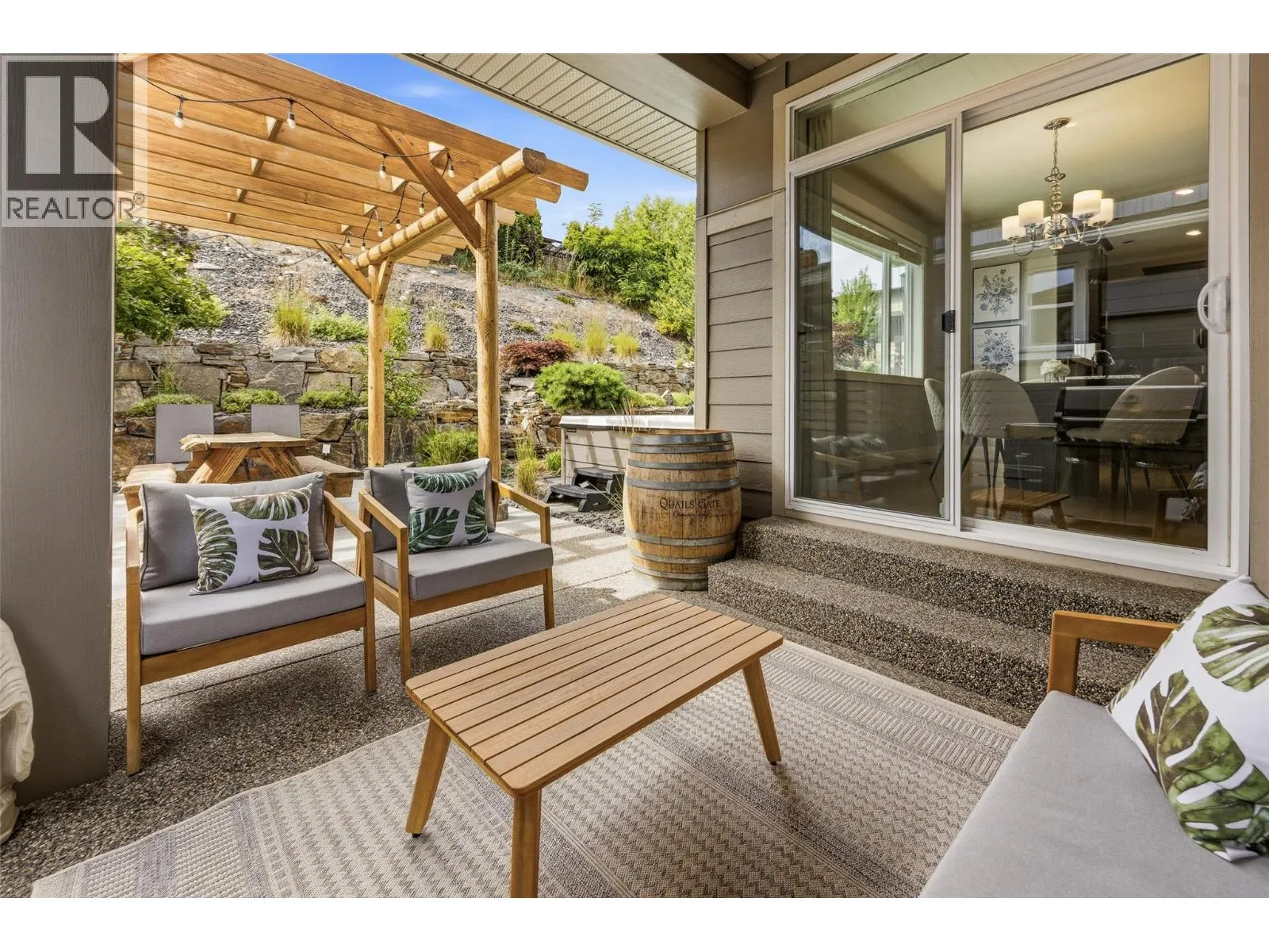 453 Lakepointe Drive