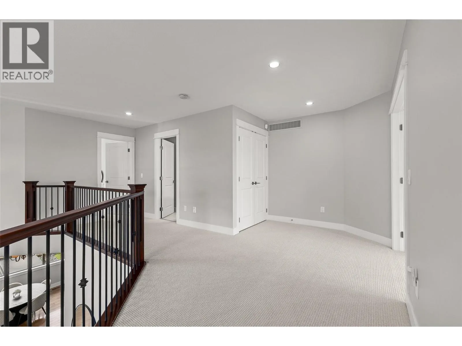 453 Lakepointe Drive