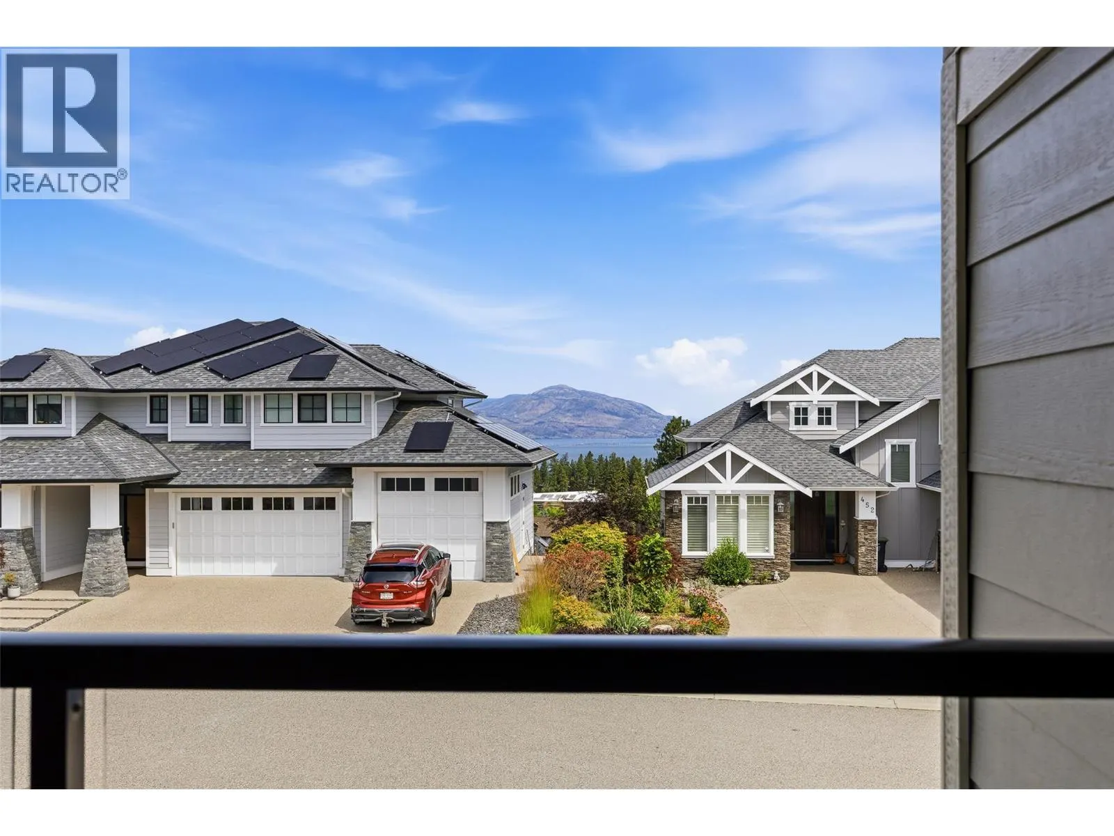 453 Lakepointe Drive