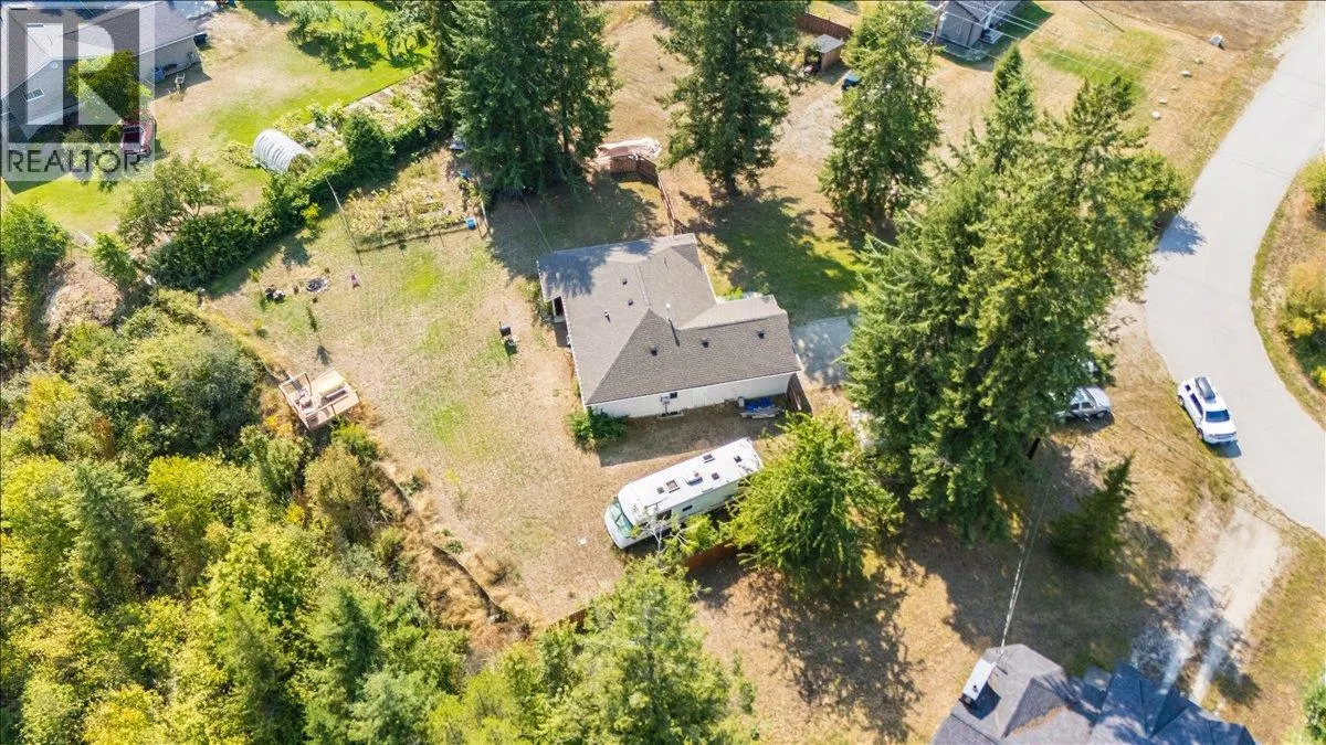 2706 Jacks Crescent