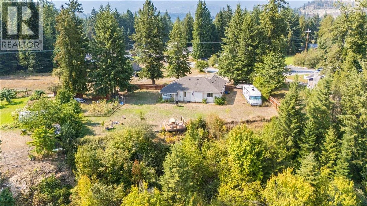 2706 Jacks Crescent