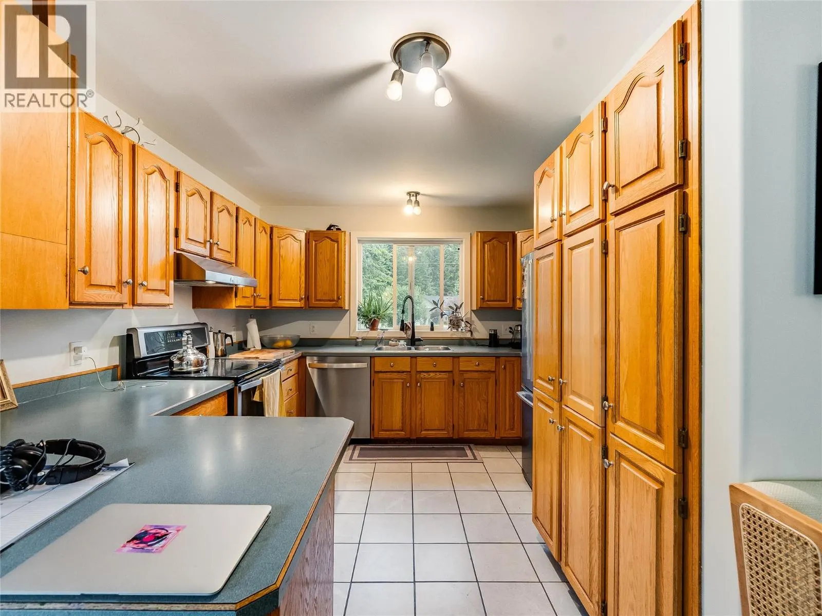 2706 Jacks Crescent