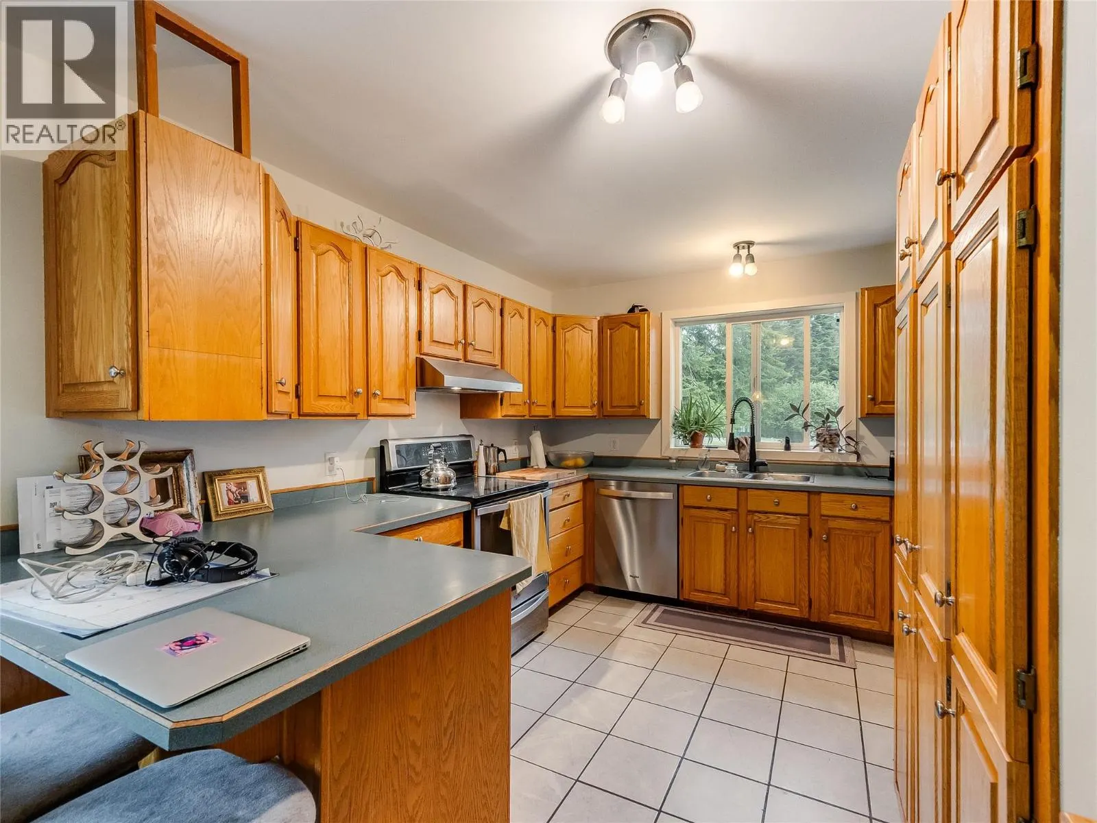 2706 Jacks Crescent