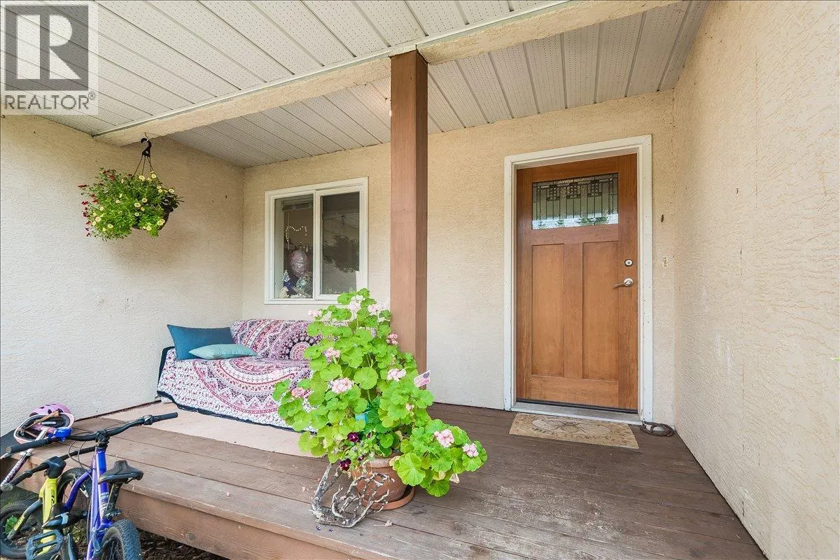 2706 Jacks Crescent