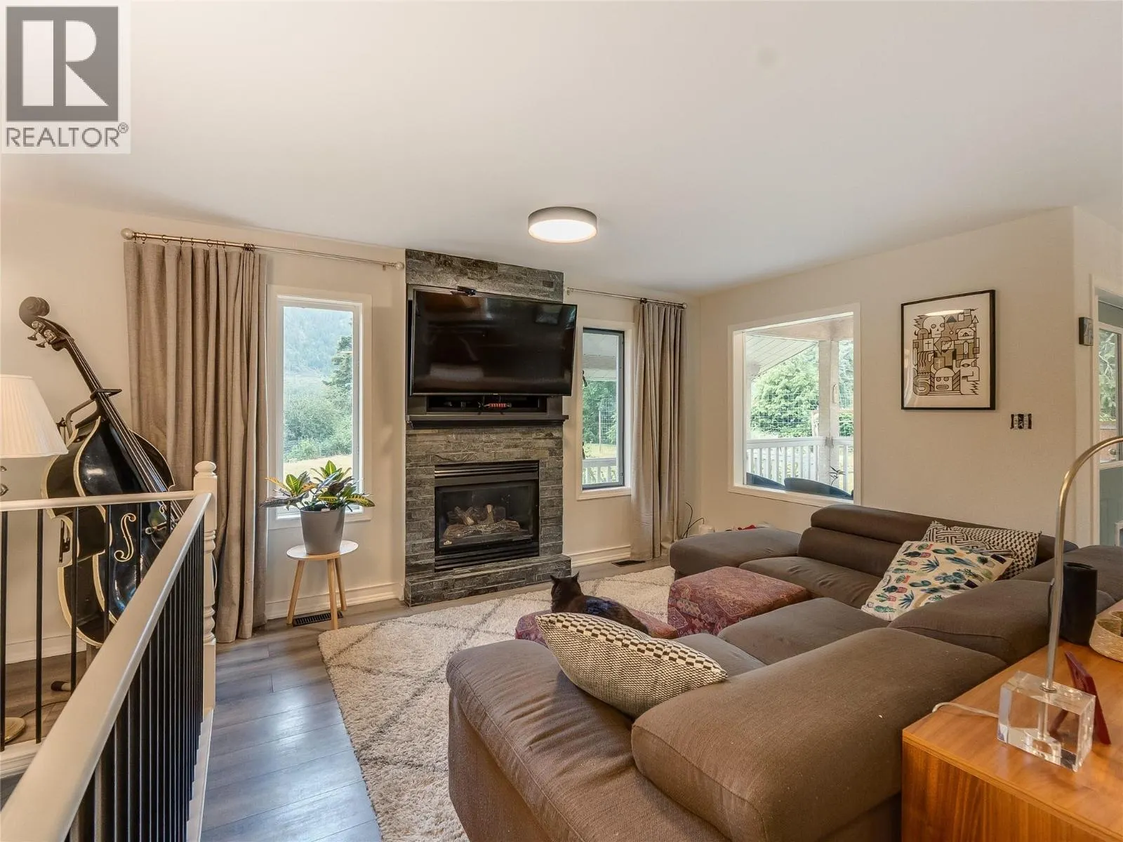 2706 Jacks Crescent