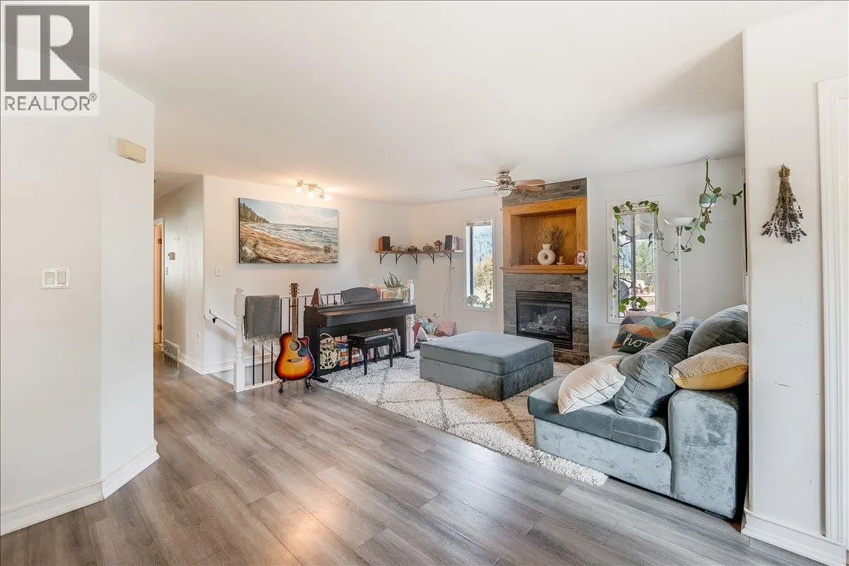 2706 Jacks Crescent
