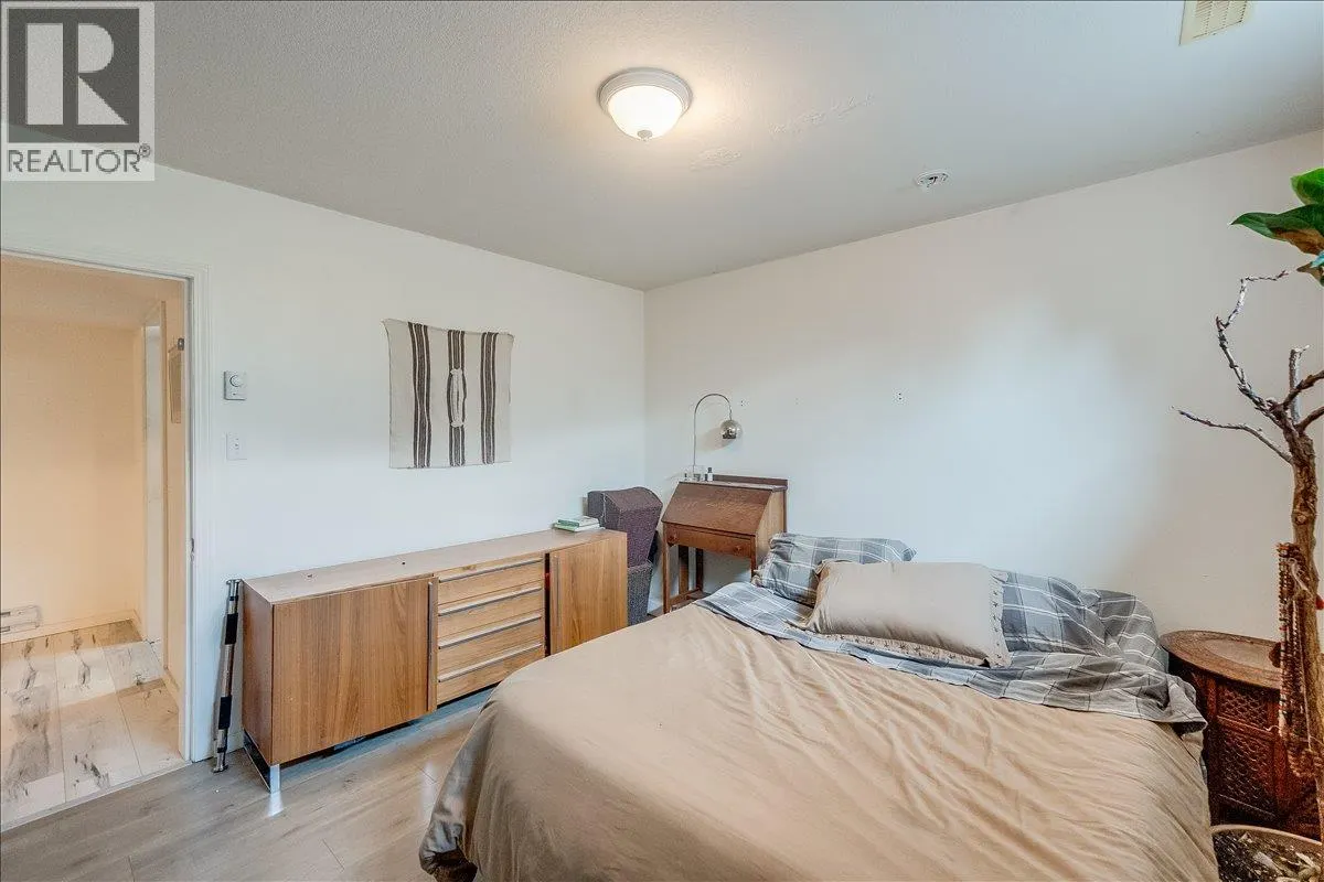 2706 Jacks Crescent