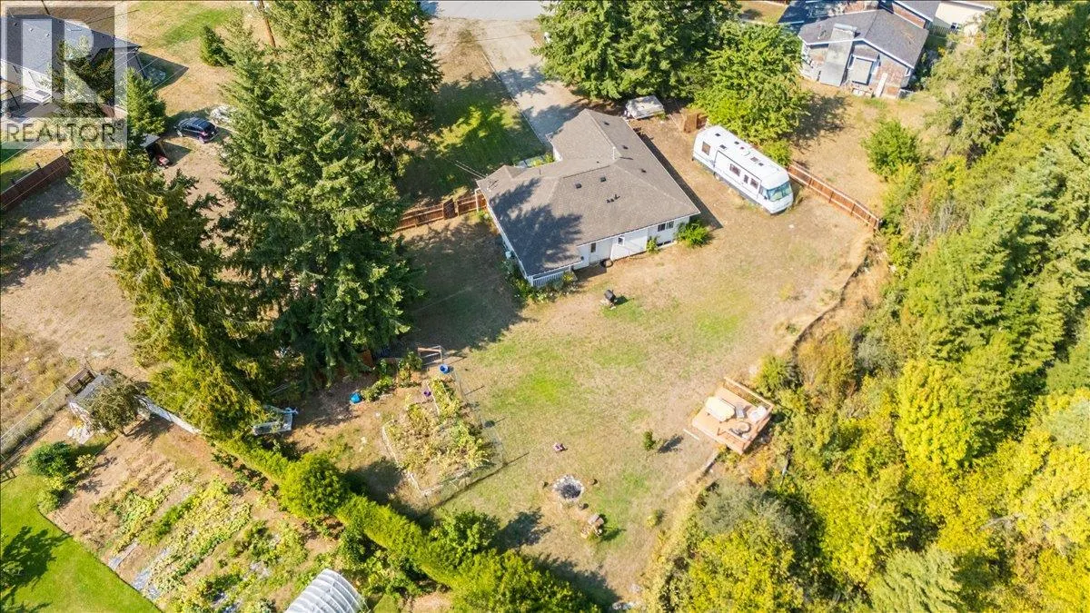 2706 Jacks Crescent