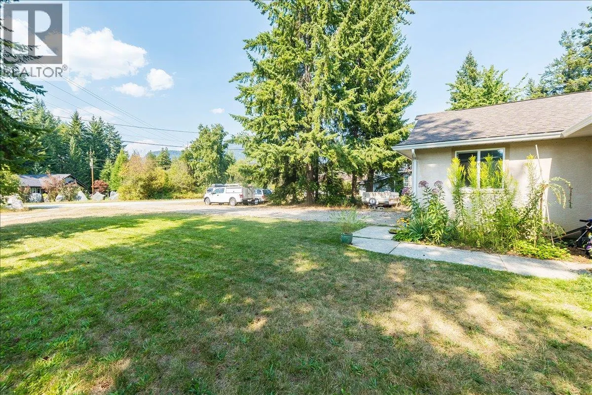 2706 Jacks Crescent