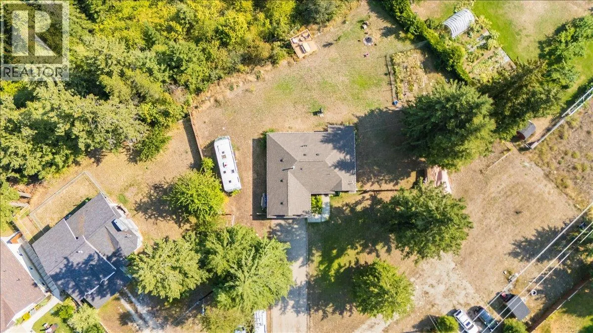 2706 Jacks Crescent