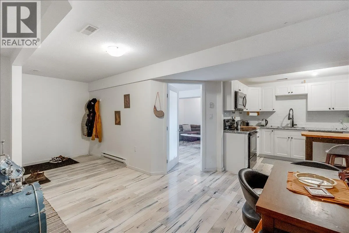 2706 Jacks Crescent