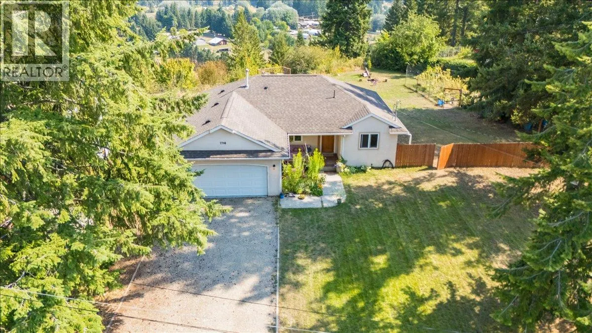 2706 Jacks Crescent