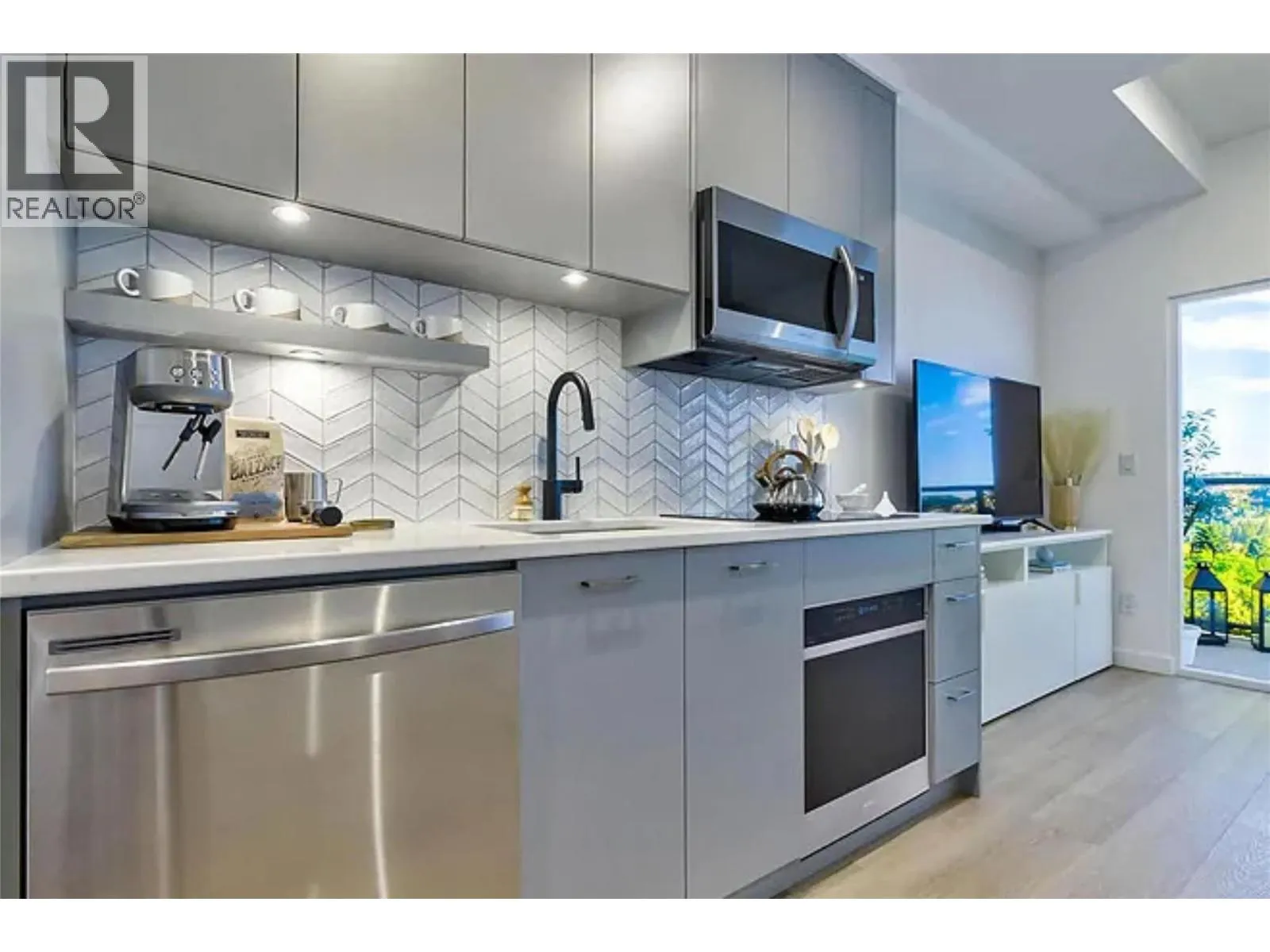 1274 Devonshire Avenue Unit# 443
