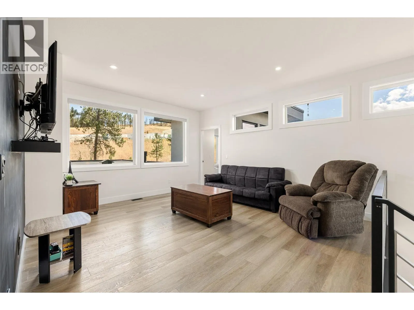 10245 Beacon Hill Drive