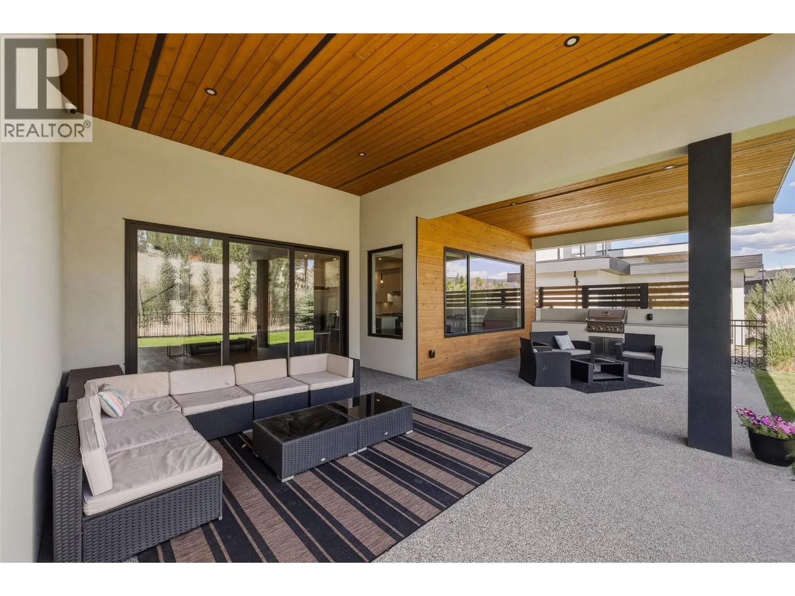 10245 Beacon Hill Drive