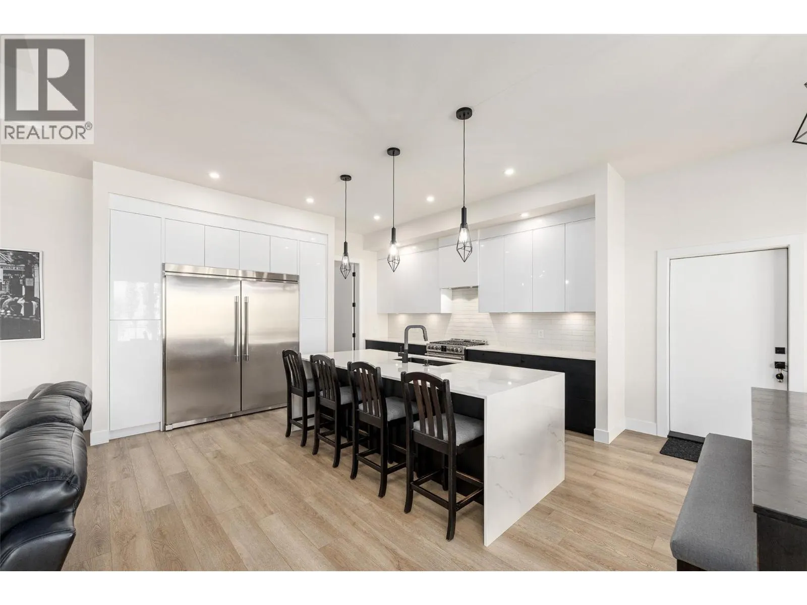 10245 Beacon Hill Drive