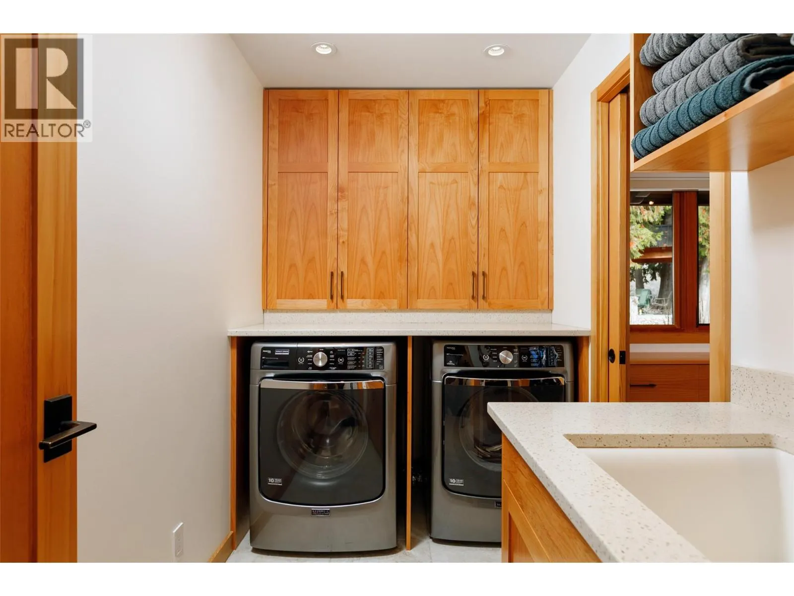 8100/8104 Silver Star Road Road