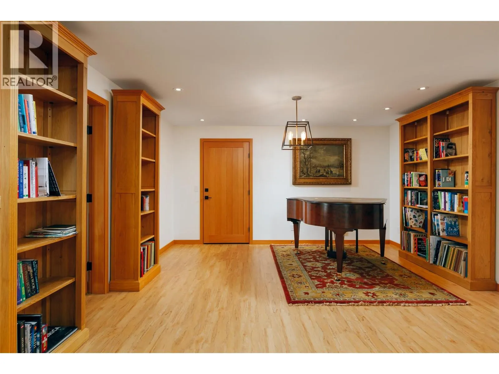 8100/8104 Silver Star Road Road