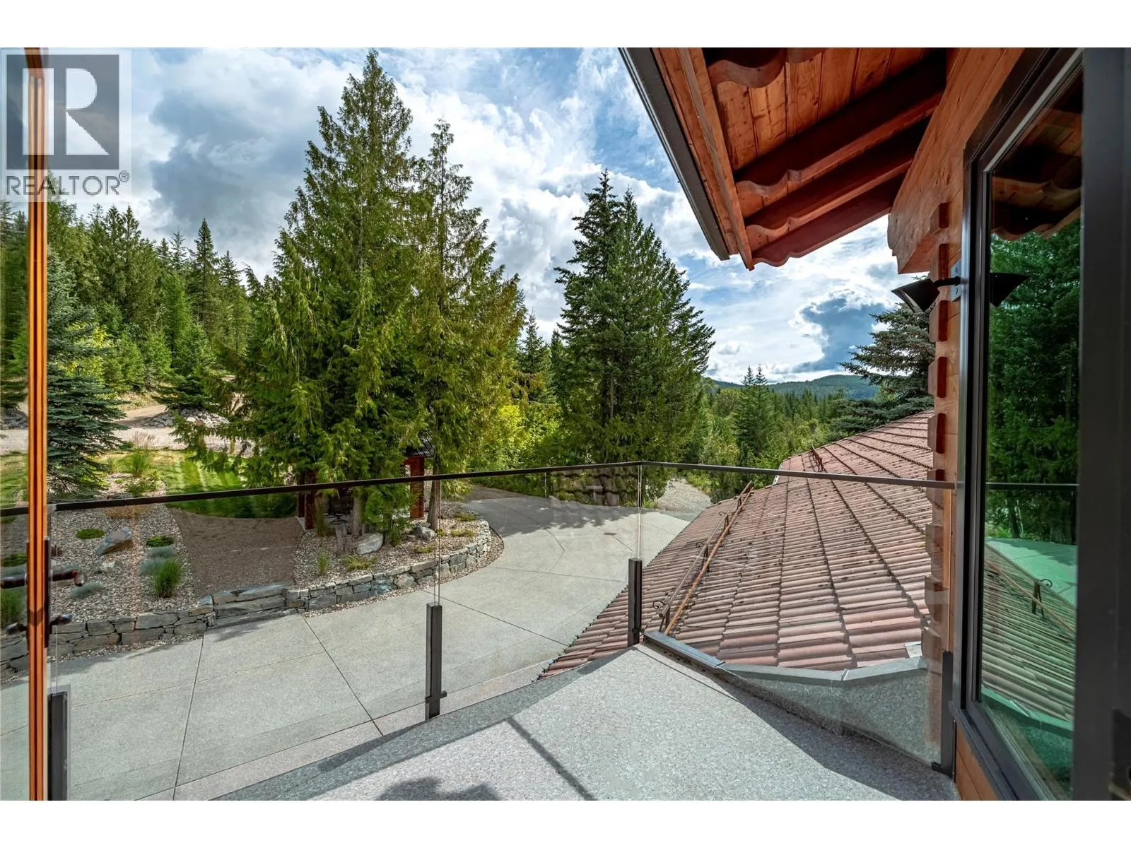8100/8104 Silver Star Road Road