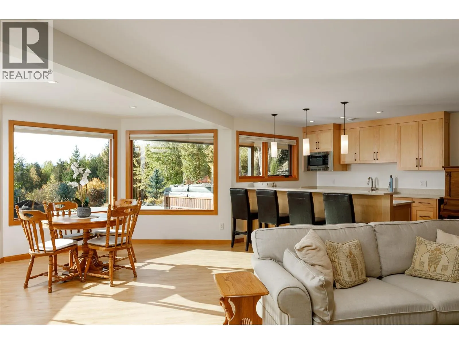 8100/8104 Silver Star Road Road