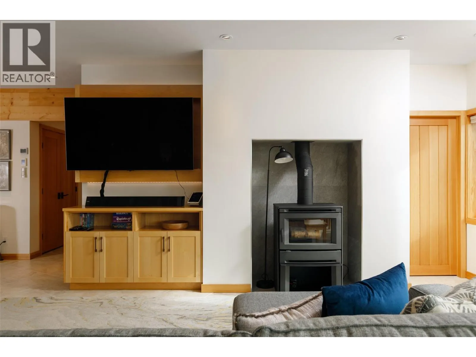 8100/8104 Silver Star Road Road