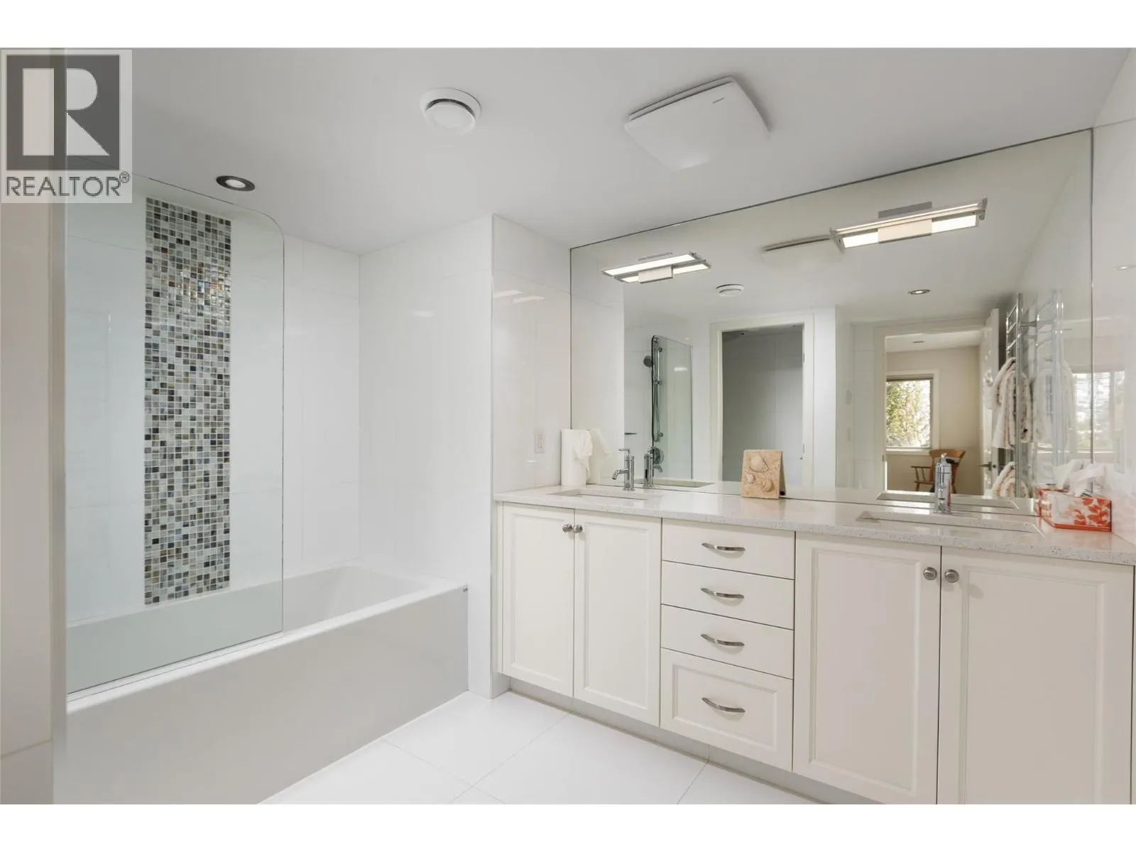 8100/8104 Silver Star Road Road