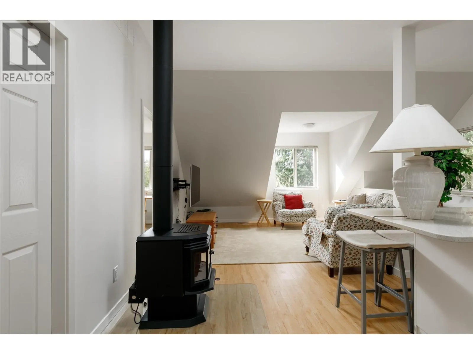 8100/8104 Silver Star Road Road