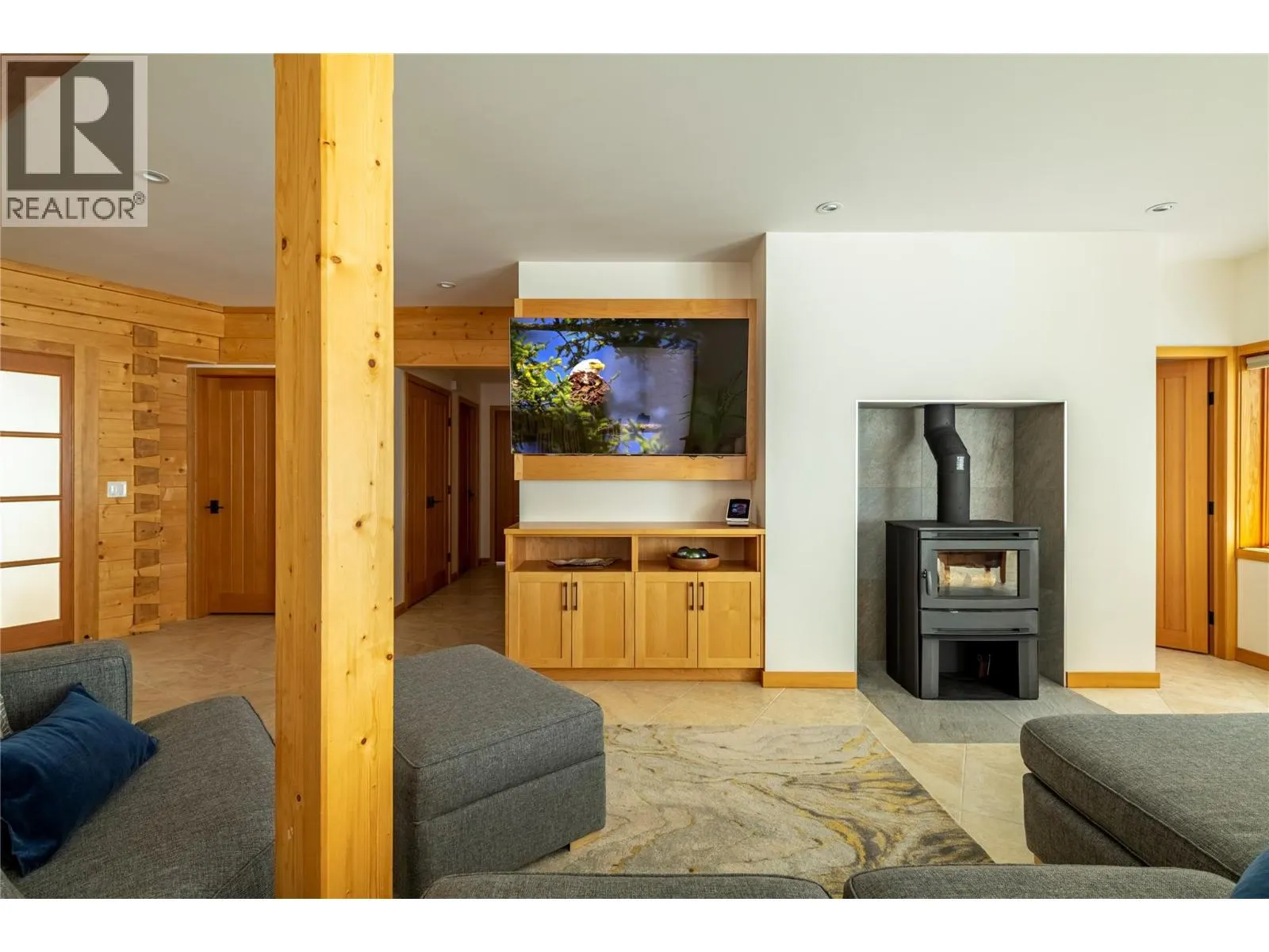 8100/8104 Silver Star Road Road