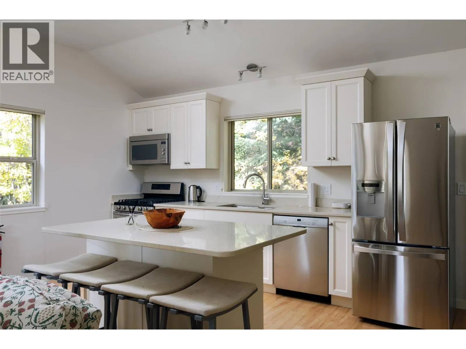8100/8104 Silver Star Road Road
