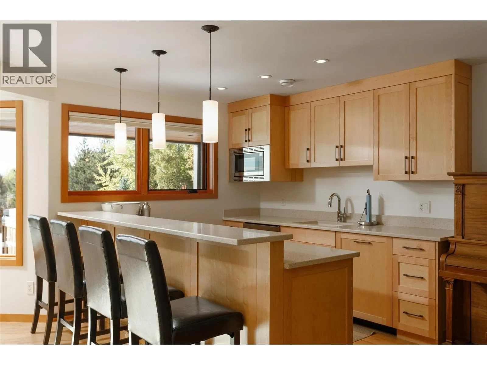 8100/8104 Silver Star Road Road