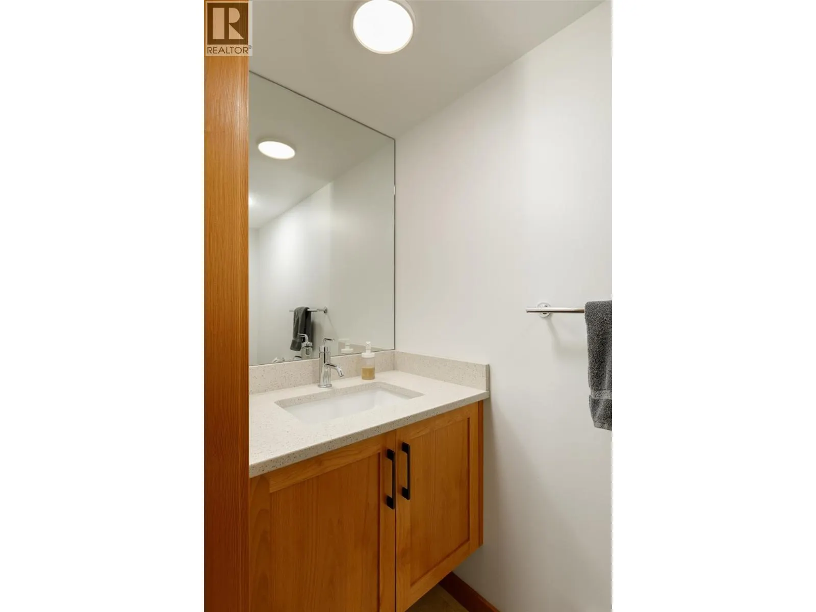 8100/8104 Silver Star Road Road