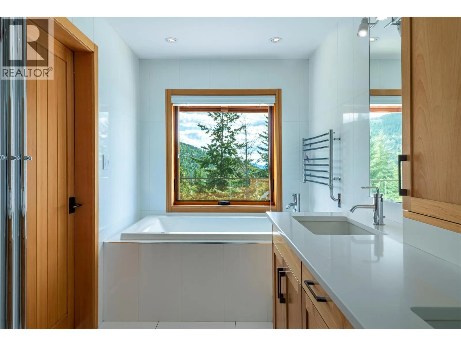 8100/8104 Silver Star Road Road