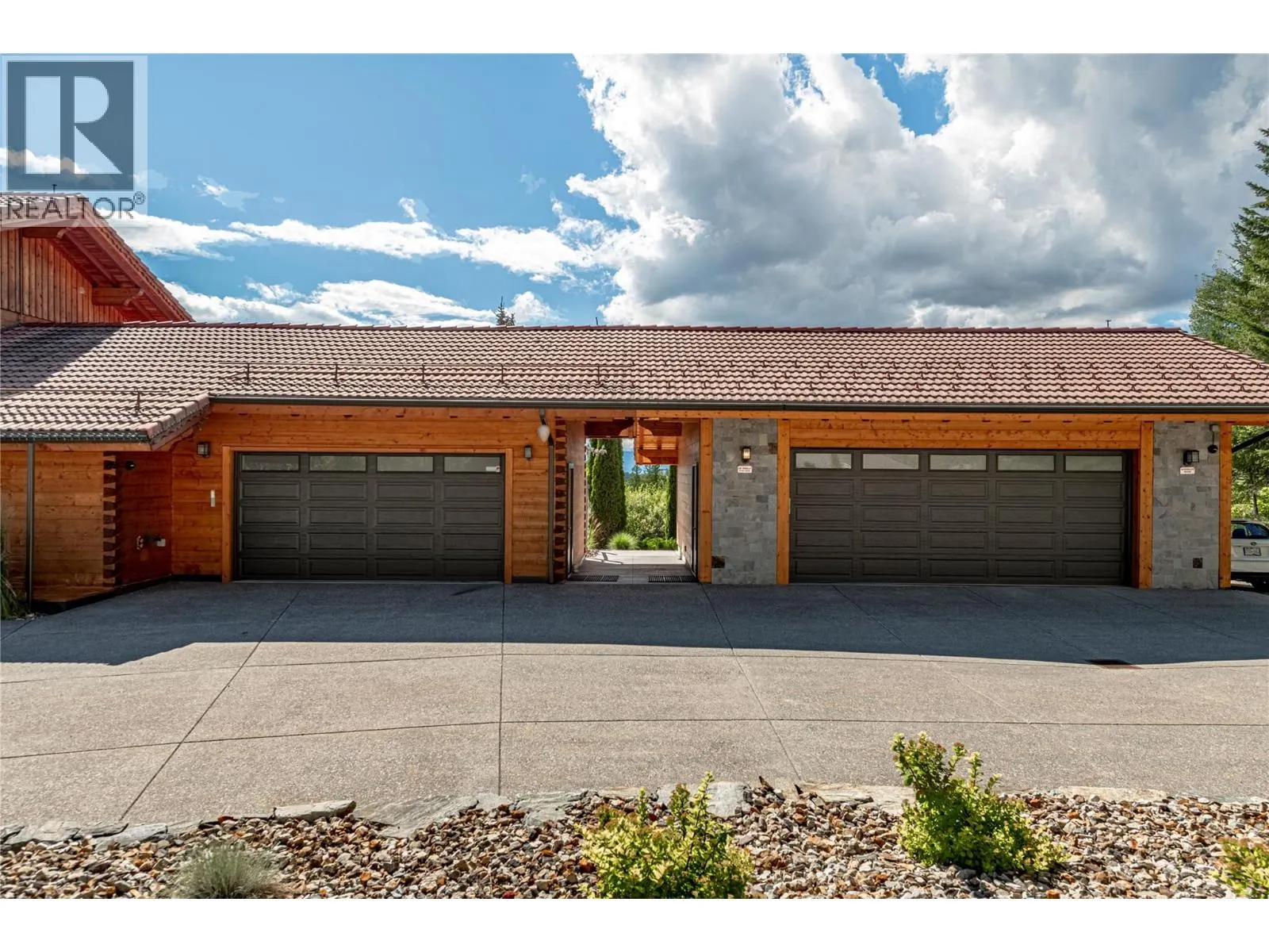 8100/8104 Silver Star Road Road