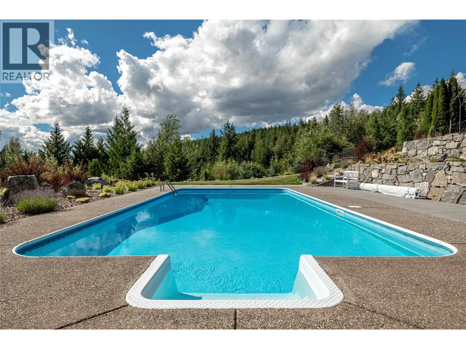 8100/8104 Silver Star Road Road