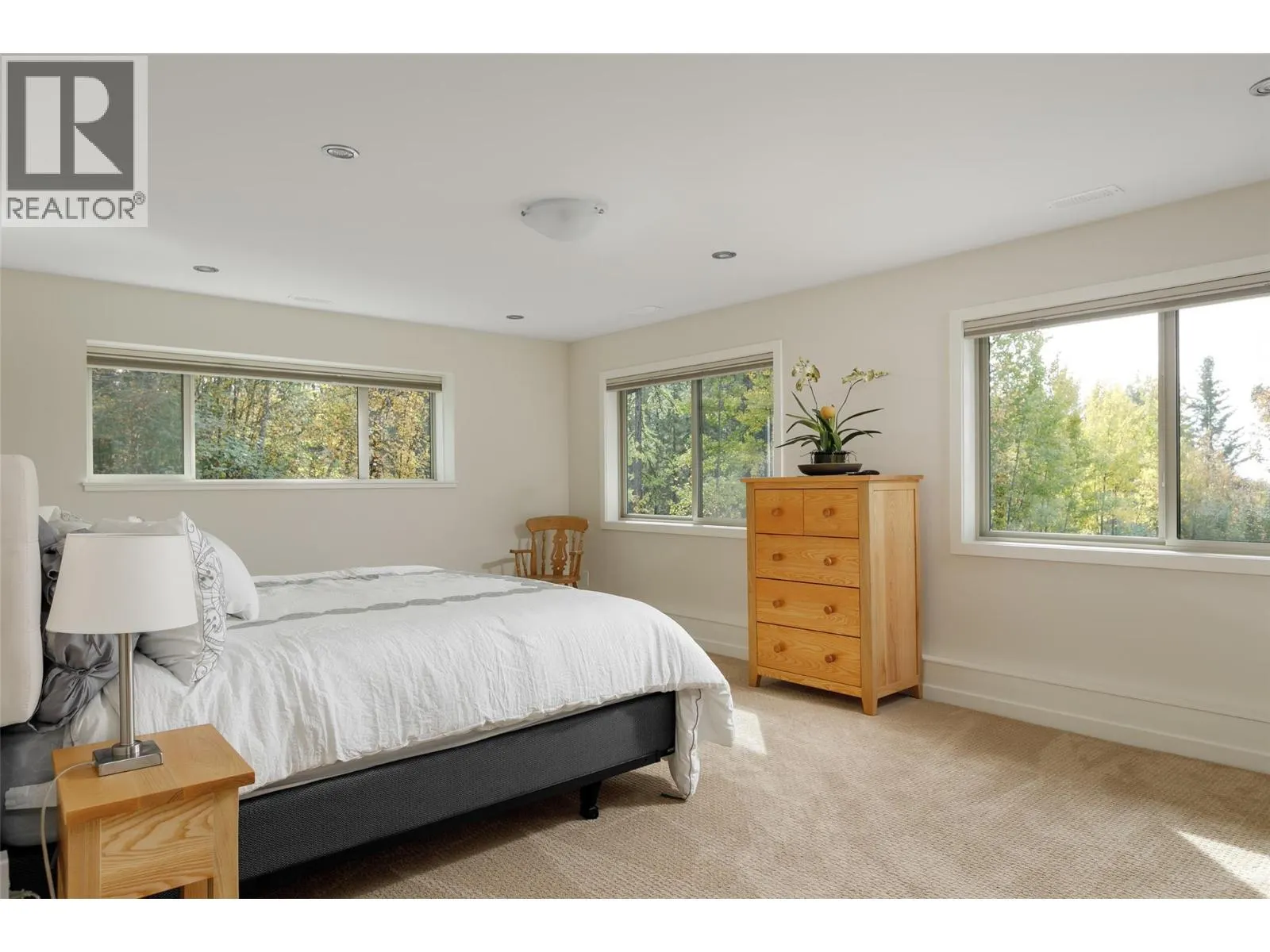 8100/8104 Silver Star Road Road