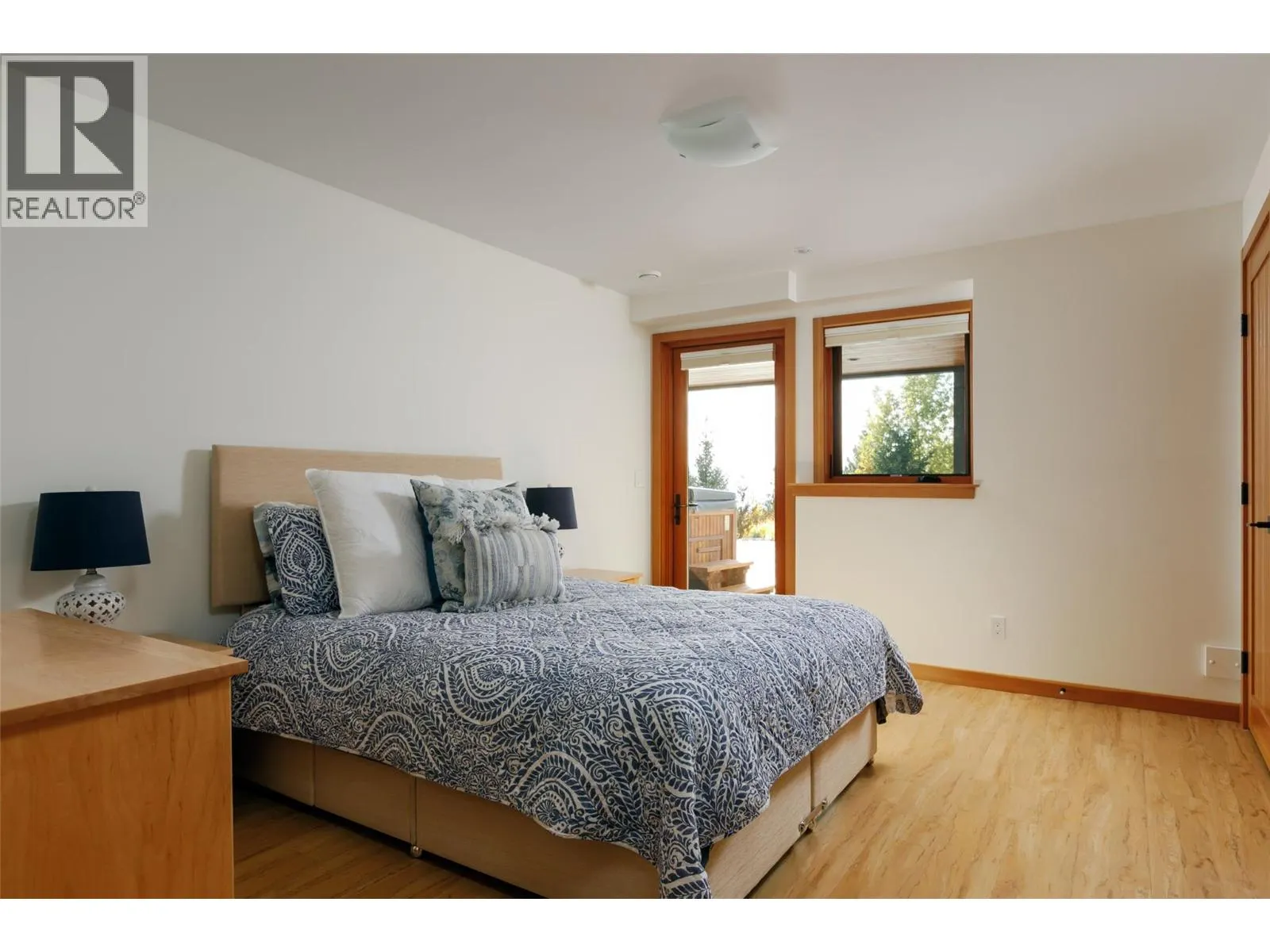 8100/8104 Silver Star Road Road