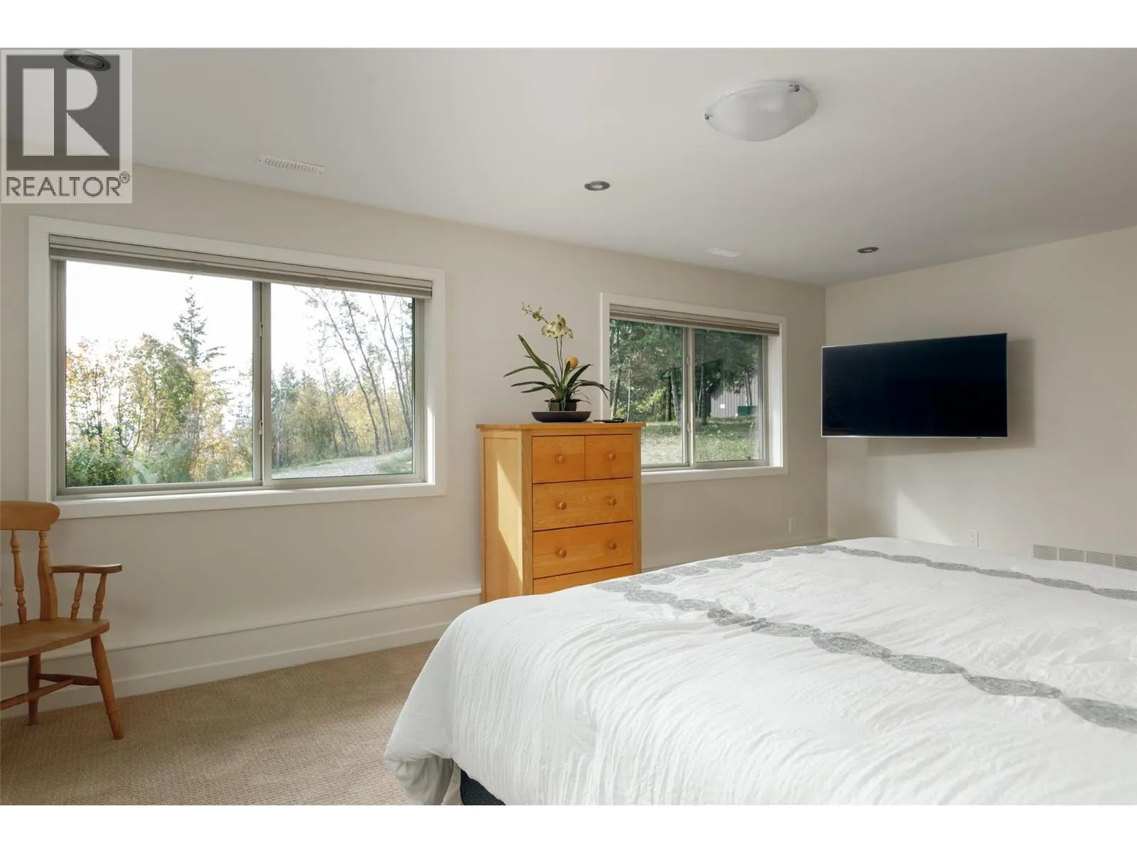 8100/8104 Silver Star Road Road