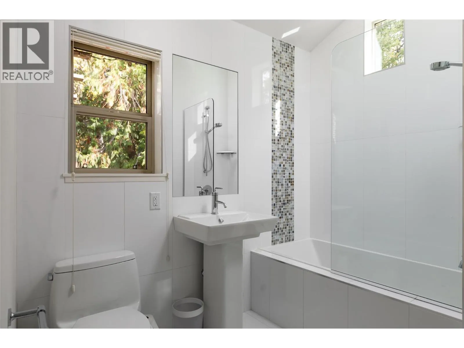 8100/8104 Silver Star Road Road