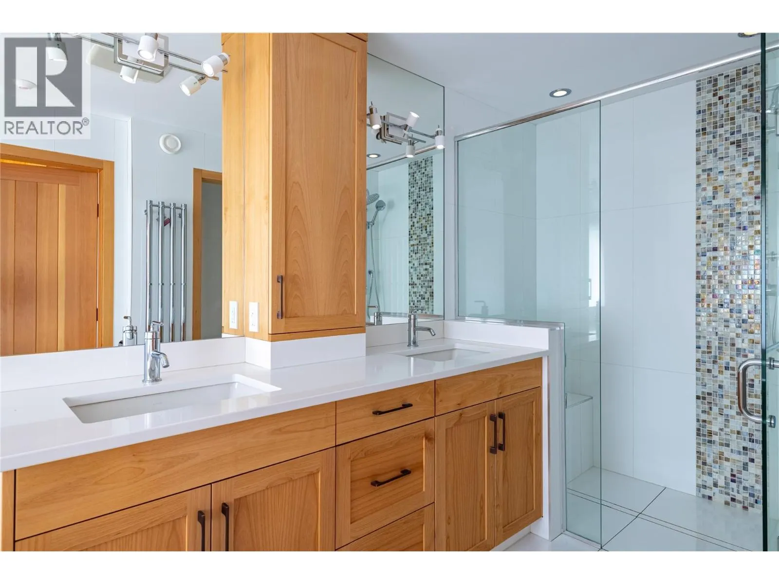 8100/8104 Silver Star Road Road