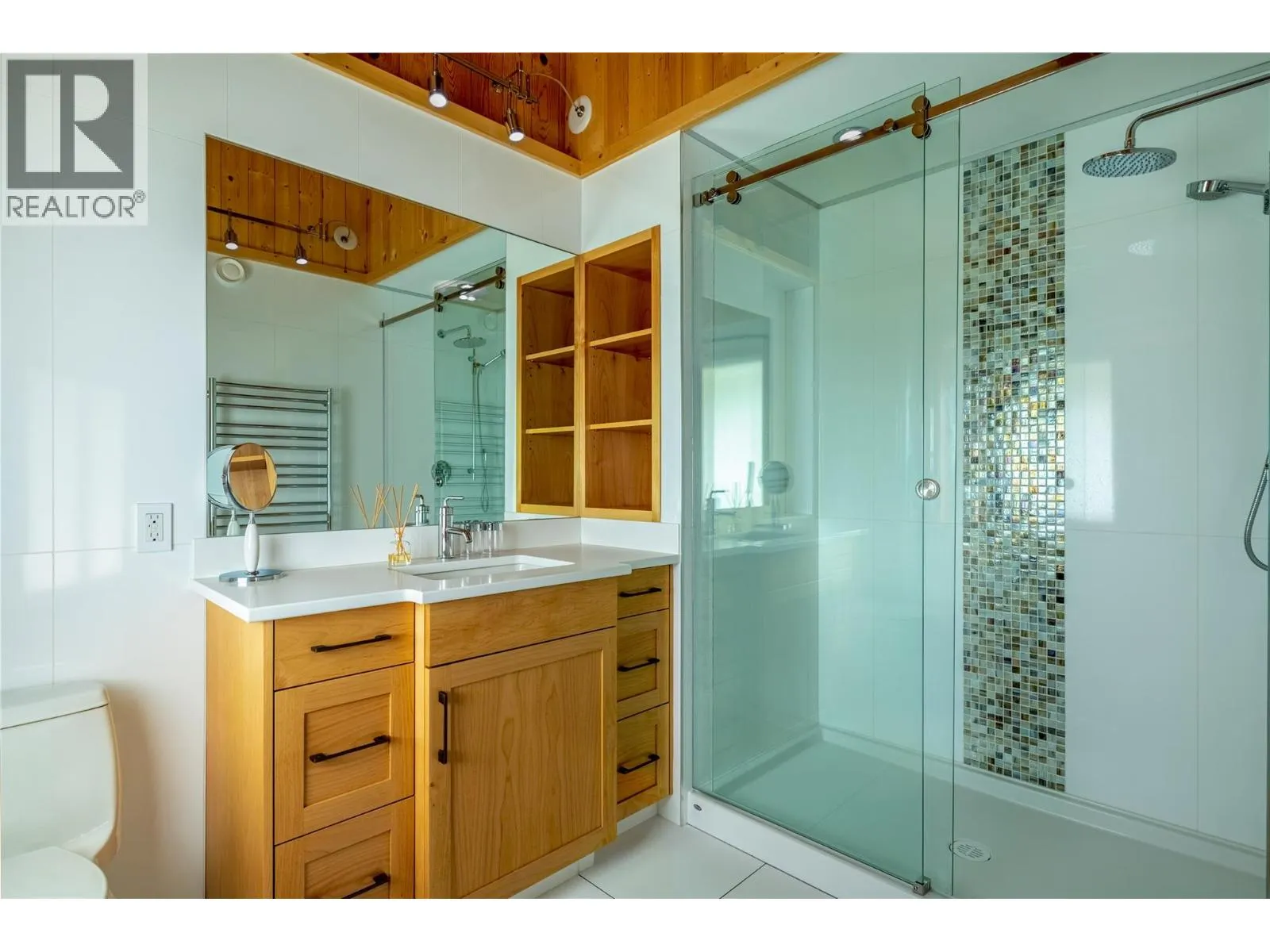 8100/8104 Silver Star Road Road