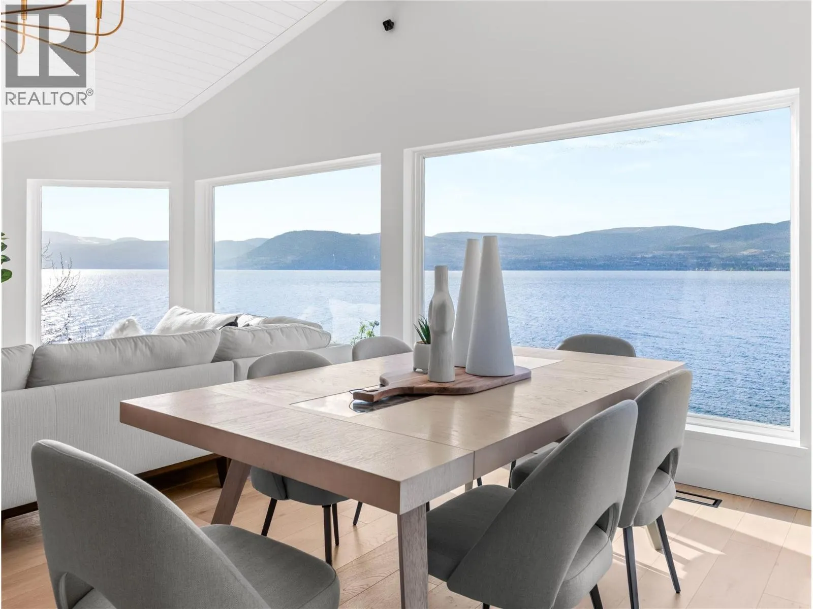 5538 Lakeshore Road