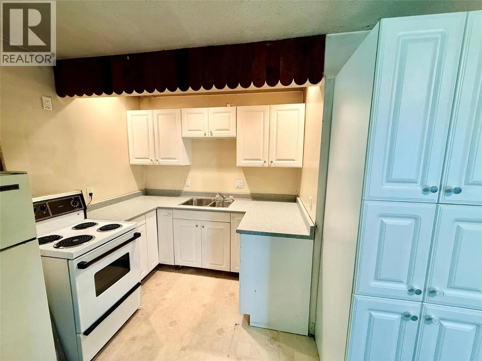 3332 Lakeview Heights Drive