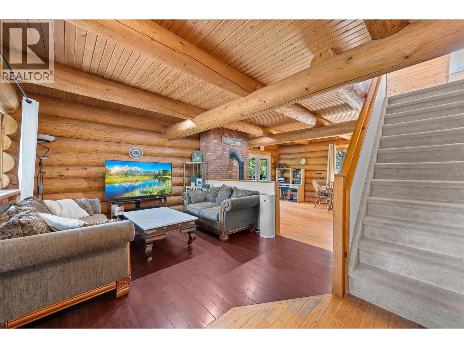 10737 Highway 33 E