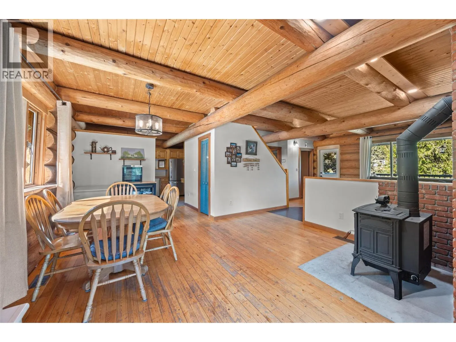 10737 Highway 33 E