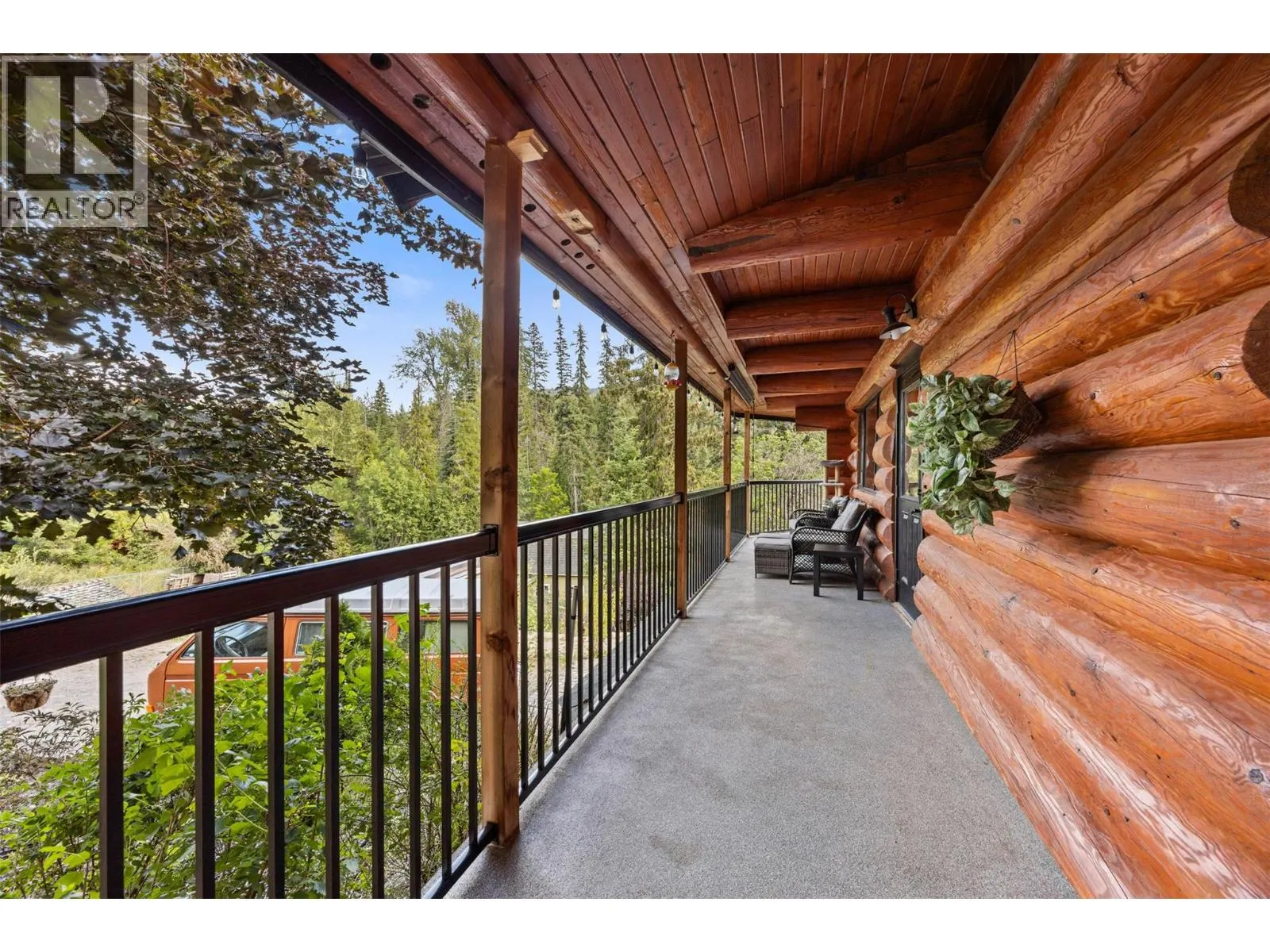 10737 Highway 33 E