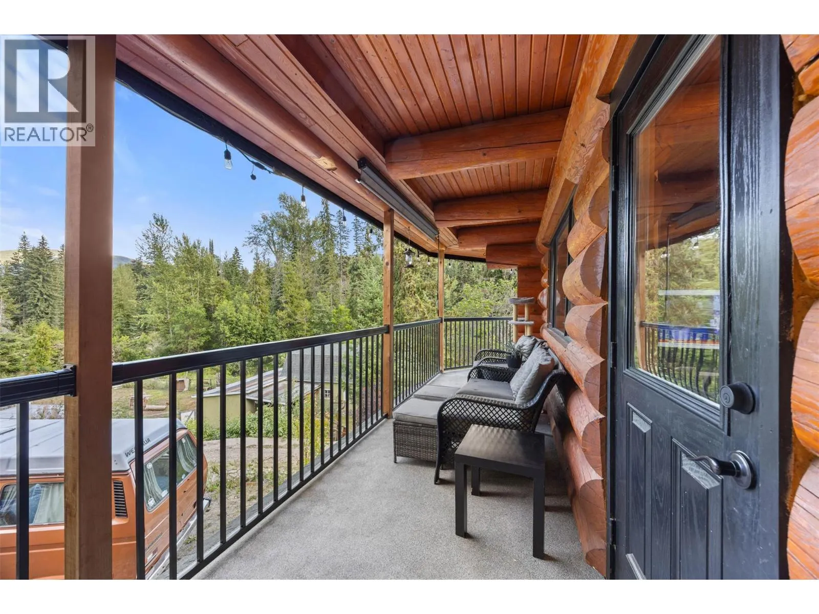 10737 Highway 33 E