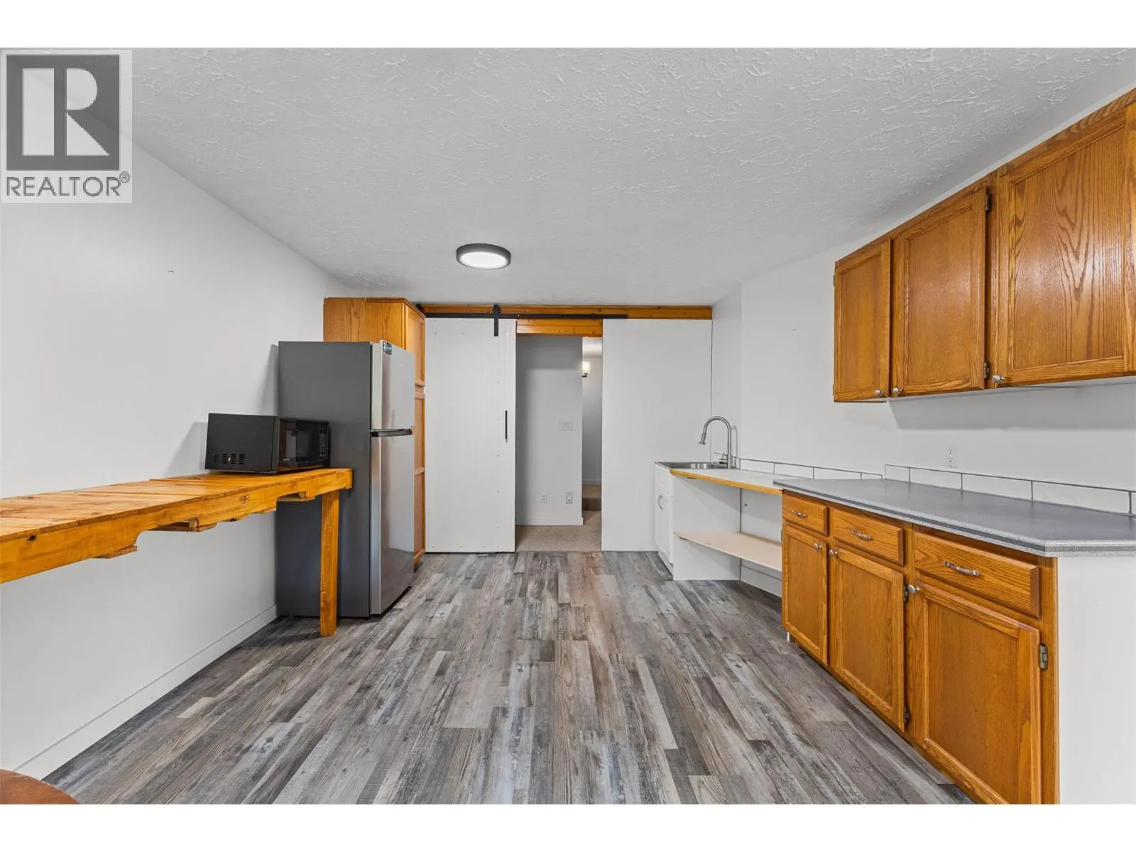 10737 Highway 33 E