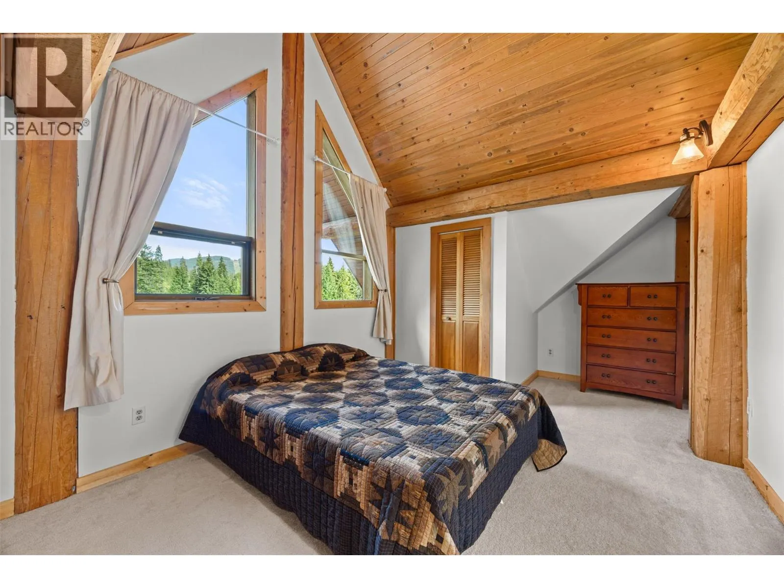 10737 Highway 33 E