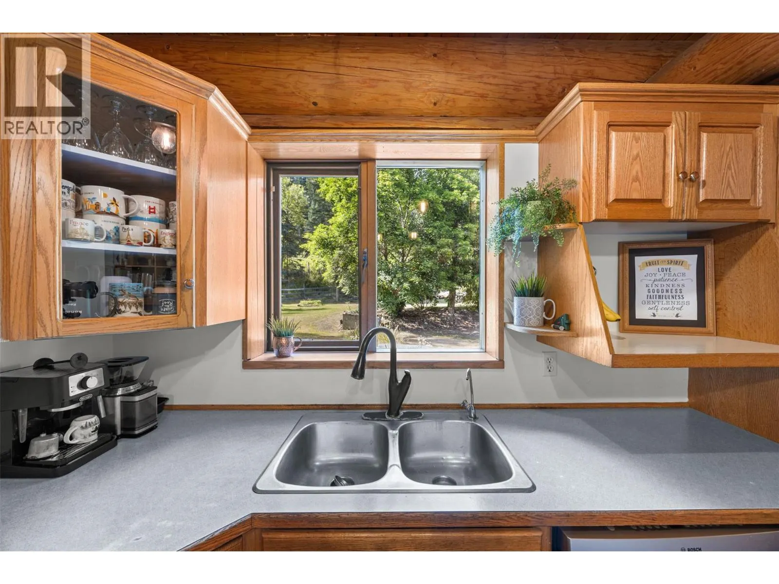 10737 Highway 33 E